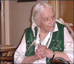 my aunt Joan (i.e. Joan Beringer Pripps, of "Studio in the Woods" fame)